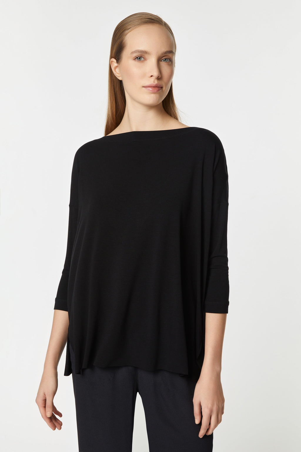 CREW-NECK TOP IN A LIGHT STRETCHY VISCOSE JERSEY WITH A DEEP V-BACK