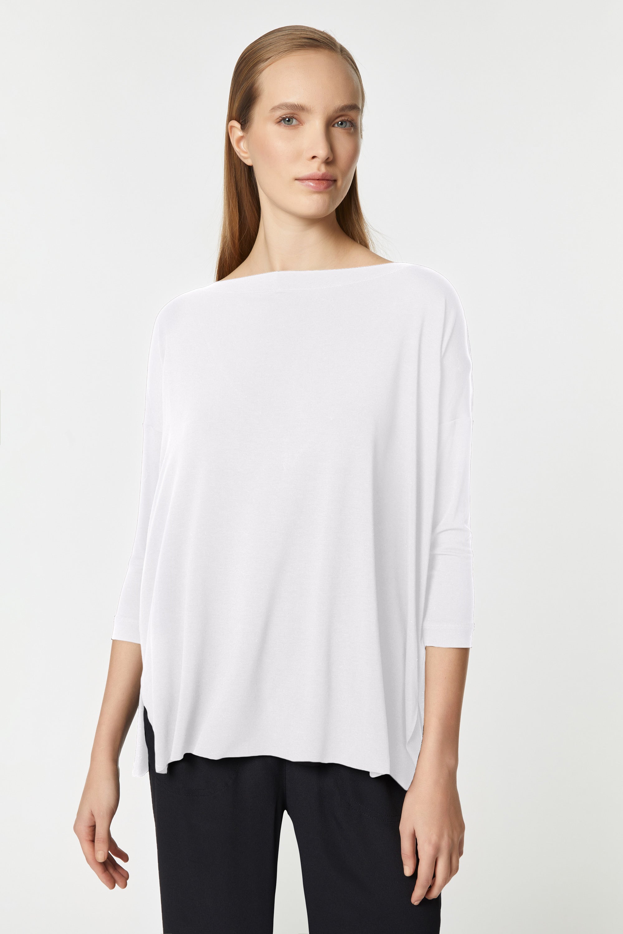 CREW-NECK TOP IN A LIGHT STRETCHY VISCOSE JERSEY WITH A DEEP V-BACK