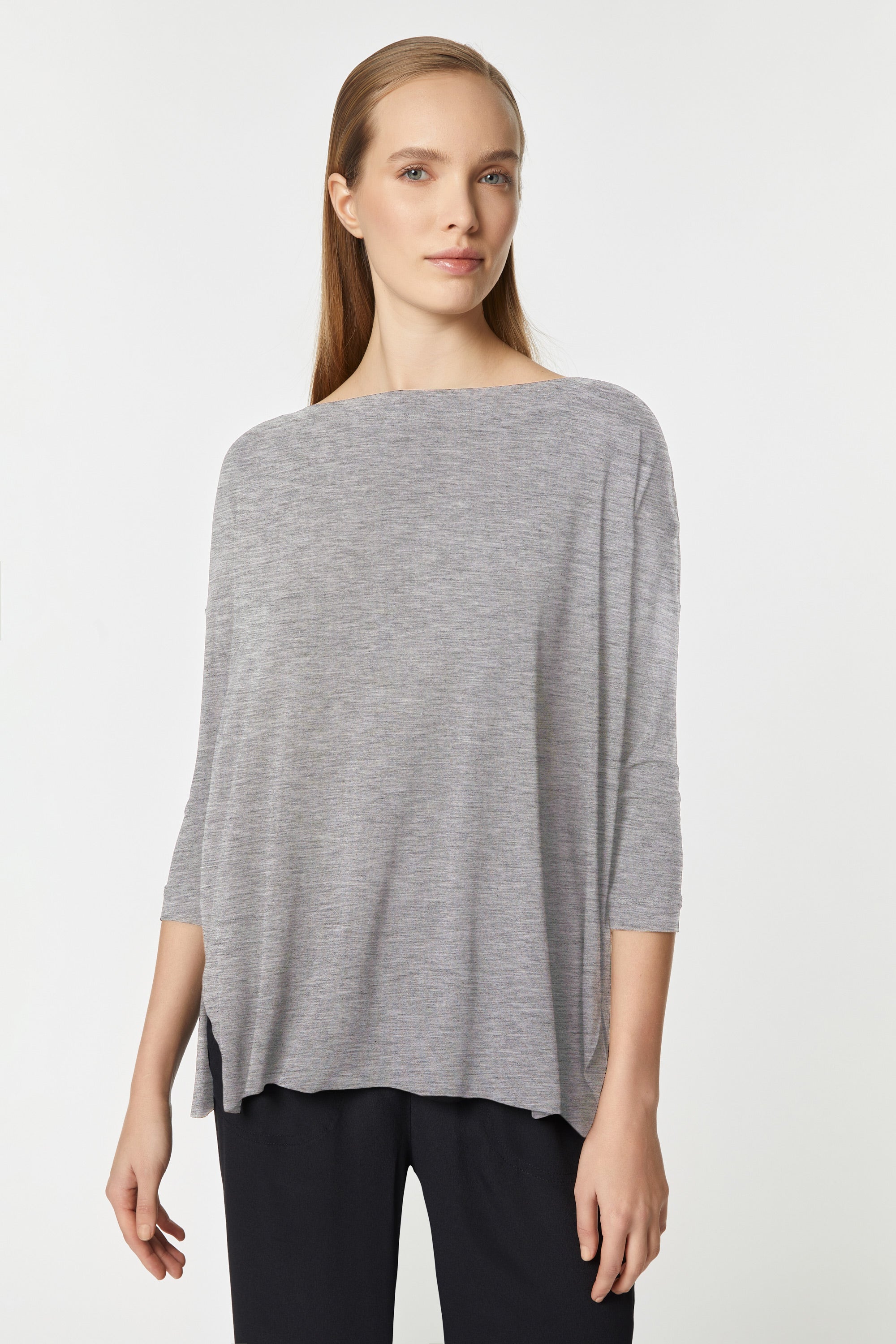 CREW-NECK TOP IN A LIGHT STRETCHY VISCOSE JERSEY WITH A DEEP V-BACK