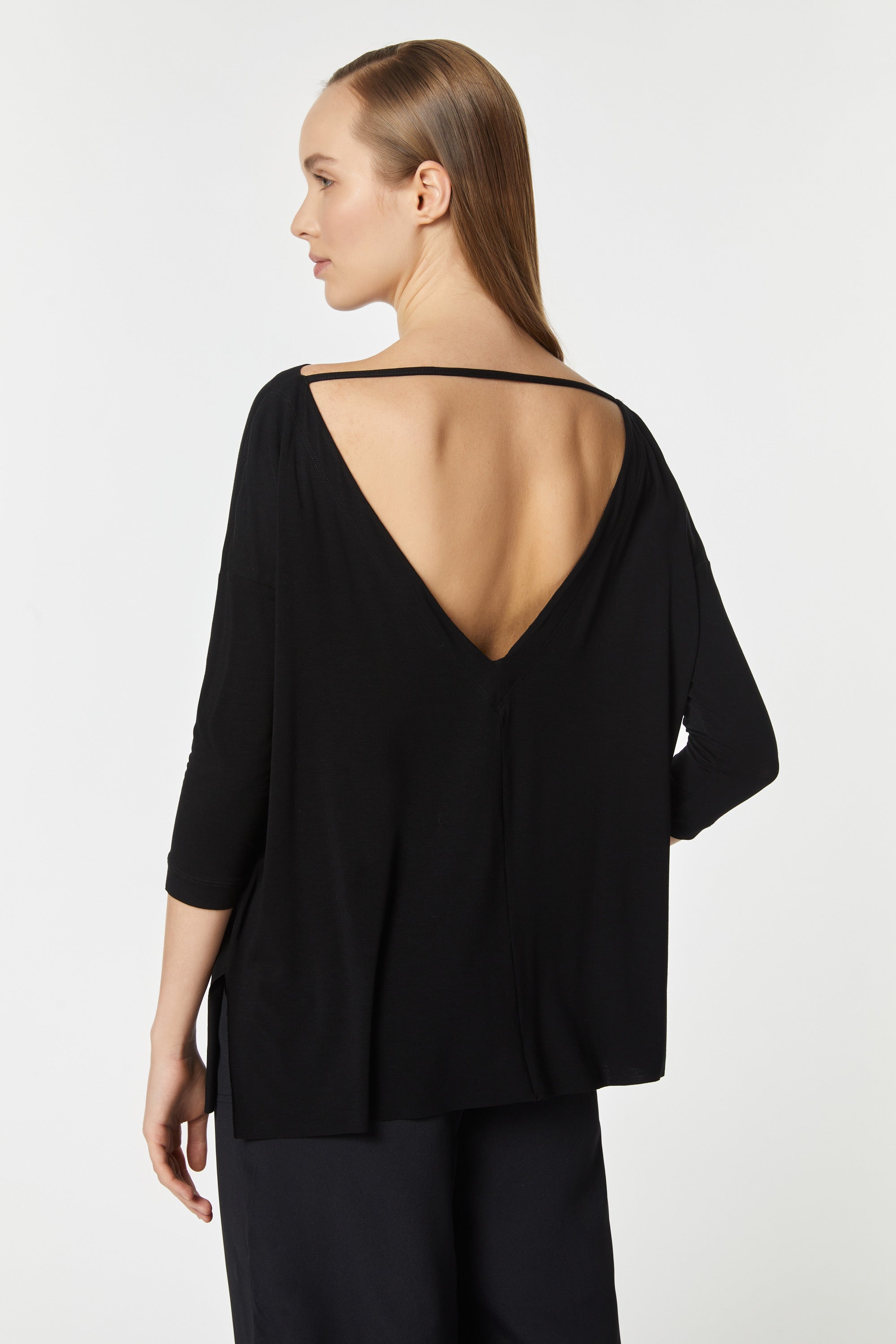 CREW-NECK TOP IN A LIGHT STRETCHY VISCOSE JERSEY WITH A DEEP V-BACK