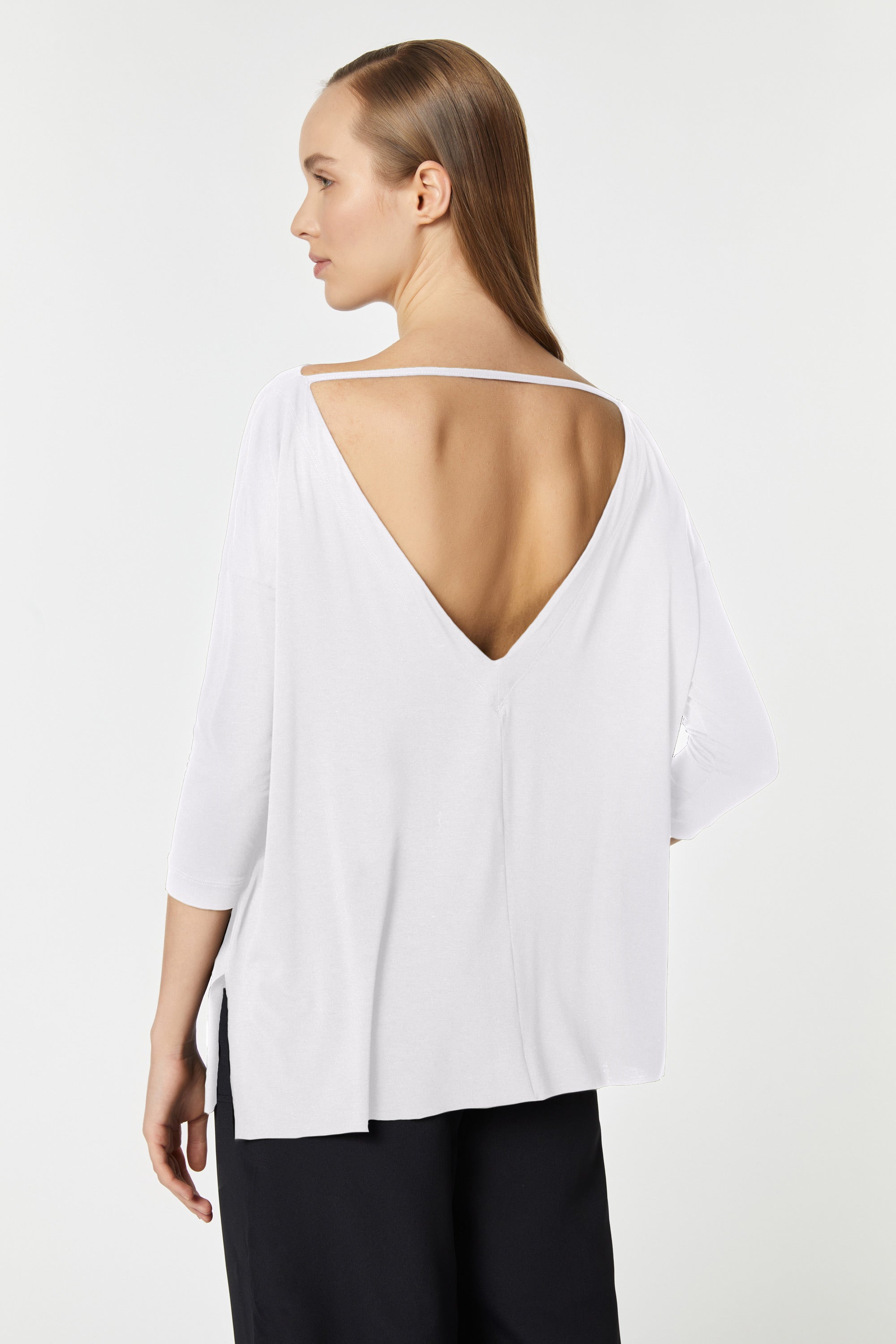CREW-NECK TOP IN A LIGHT STRETCHY VISCOSE JERSEY WITH A DEEP V-BACK
